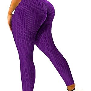 Booty scrunched leggings.